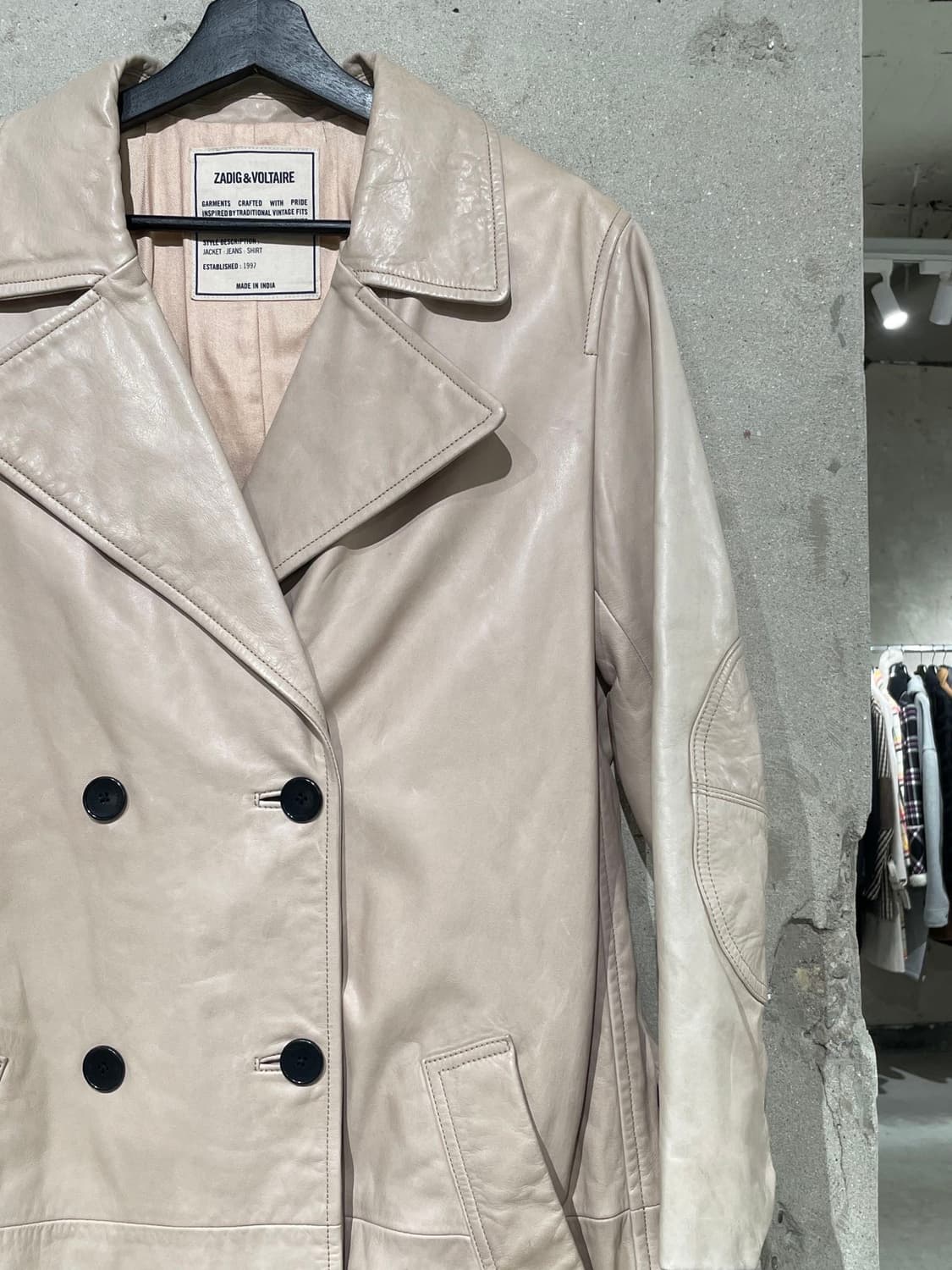 쟈딕 앤 볼테르 라이트 베이지 엘보패치 카우레더 코트 상품이미지3