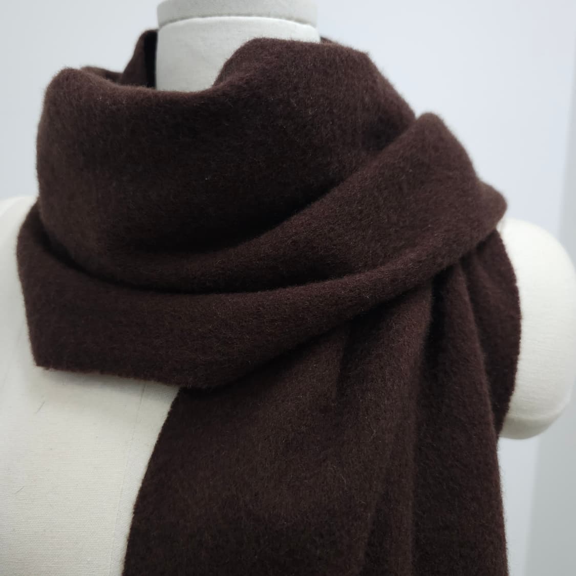 브라운 울 폼폼 트리밍 숄 머플러 상품이미지3