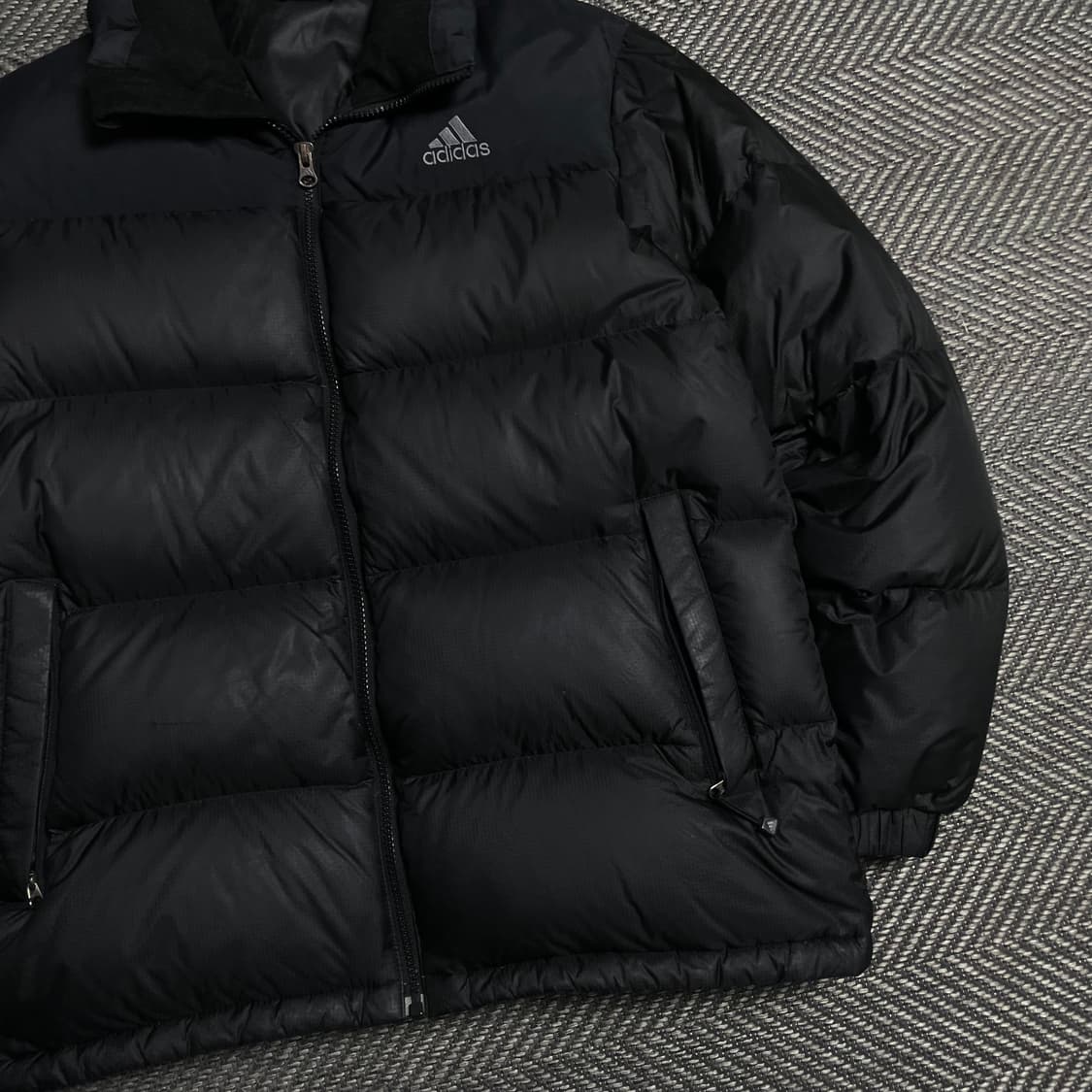 아디다스 자수로고 덕 다운 푸퍼 패딩 블랙o 5395 상품이미지3