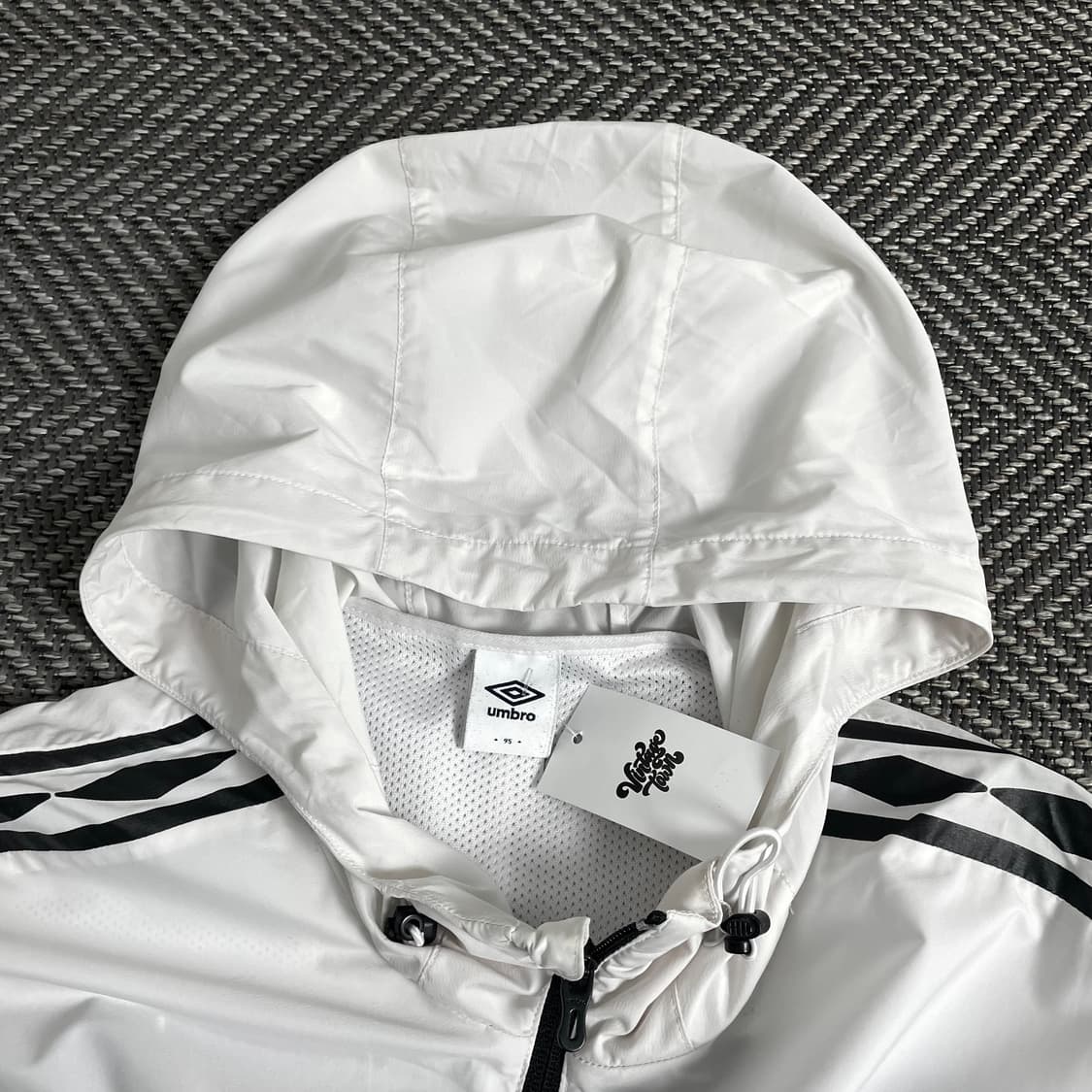 엄브로 멀티로고 사이드라인 바람막이o 3146 상품이미지5