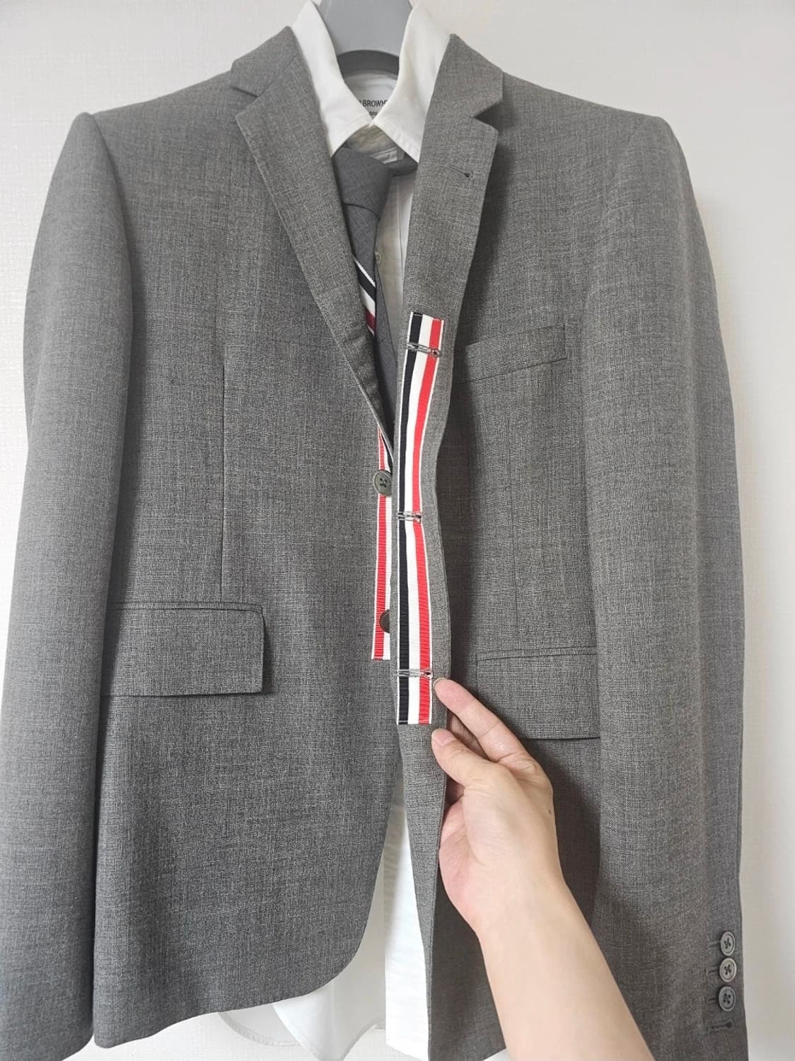 톰브라운 삼선 미드그레이 자켓(2/S급/정품) 상품이미지2