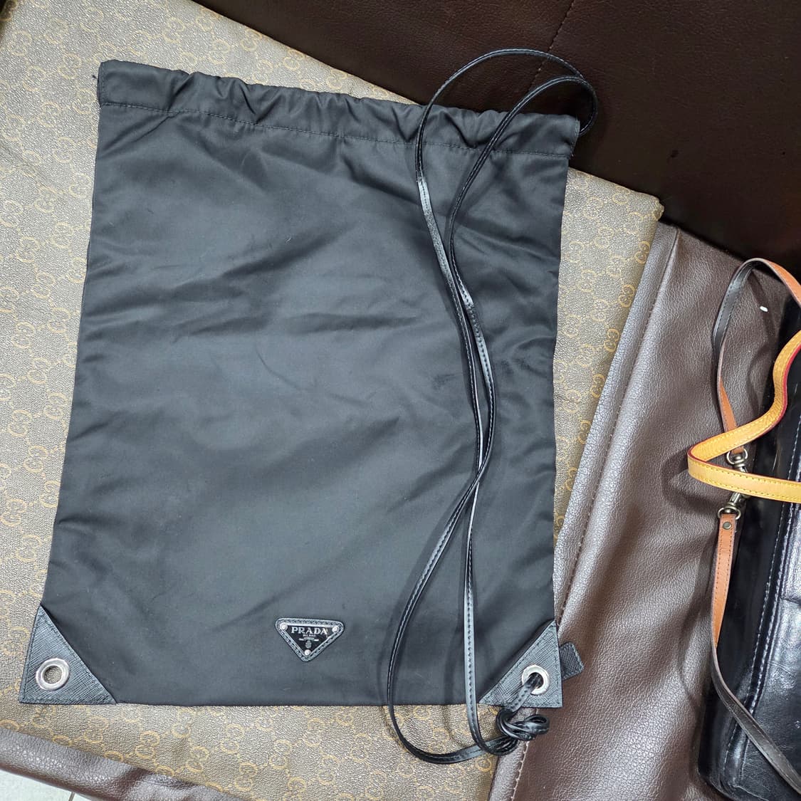 프라다 포코노 외줄 백 상품이미지3