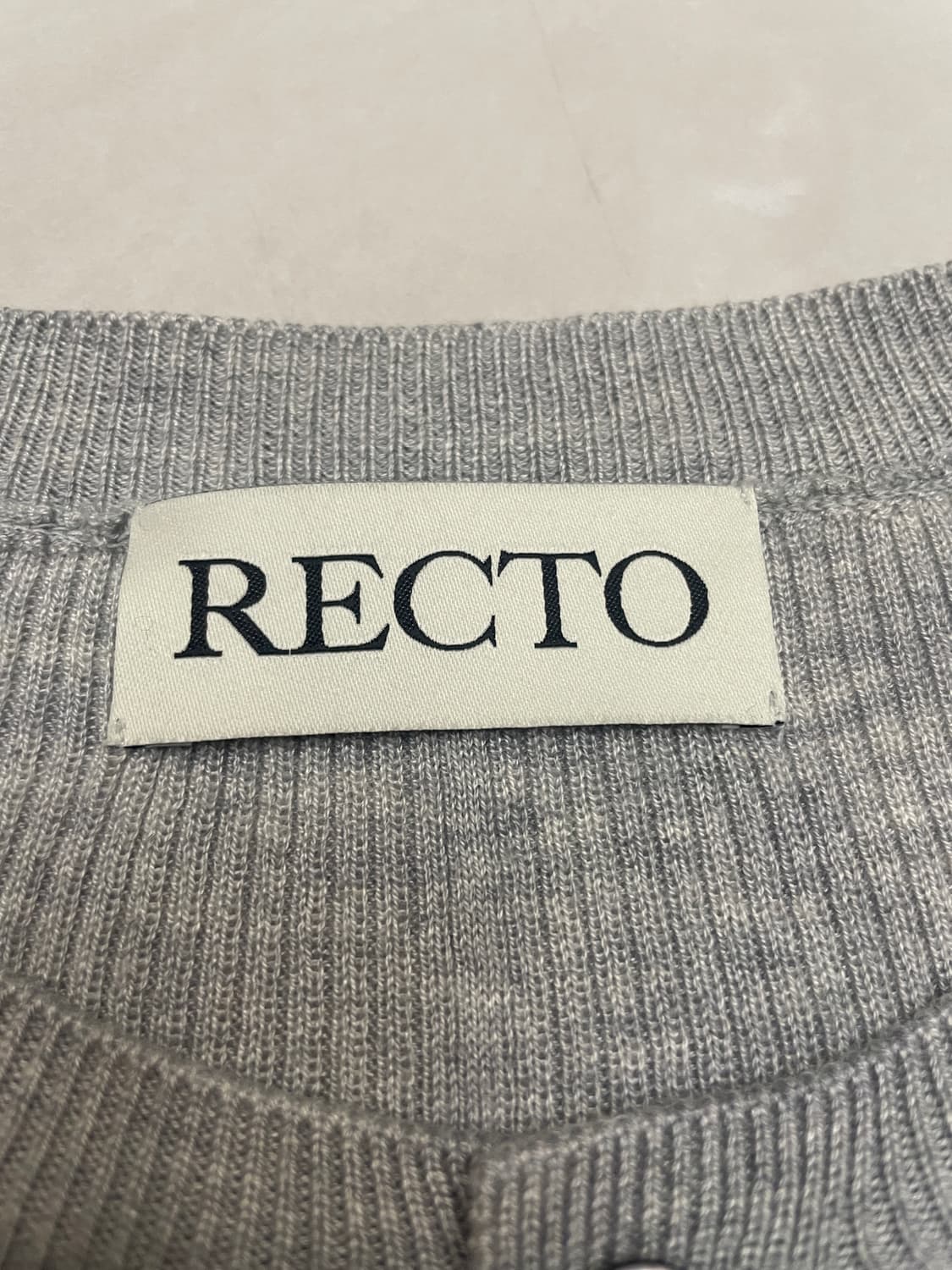 렉토 24SS 자카드 패치 헨리넥 니트 멜란지 그레이 상품이미지5