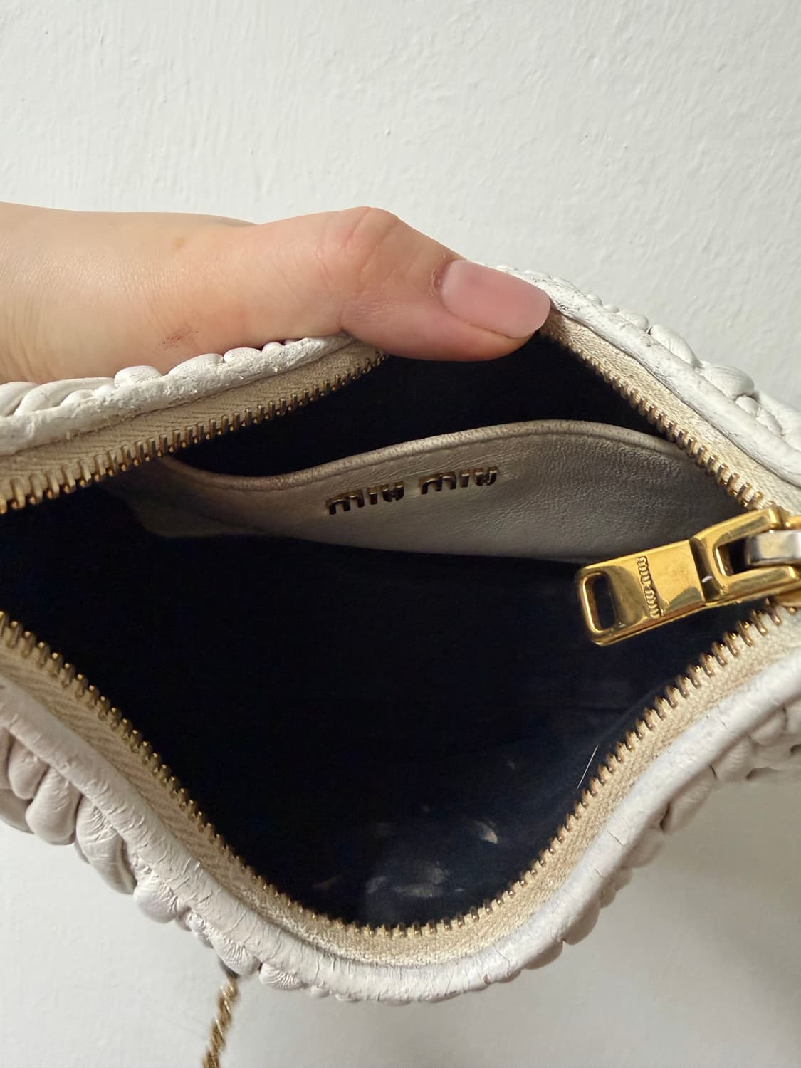 [정품] 미우미우 마테라쎄 나파 화이트 숄더백 5BH211 상품이미지9