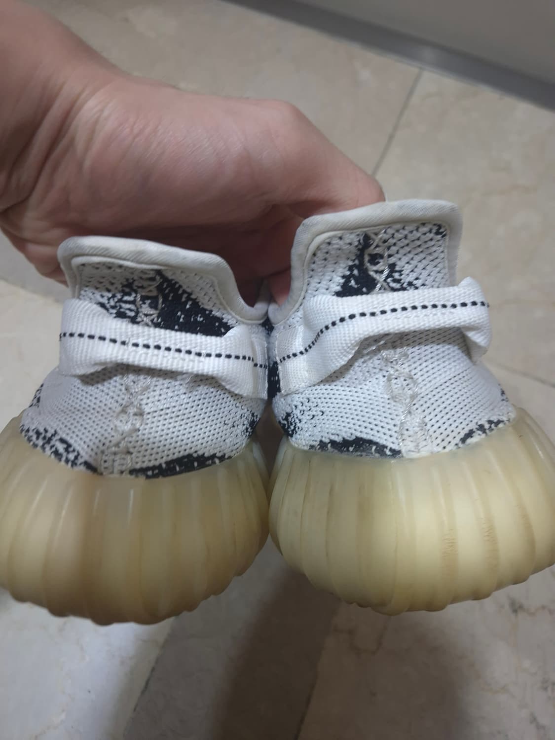 아디다스 이지부스트 350 V2 지브라 us12(300) 상품이미지5