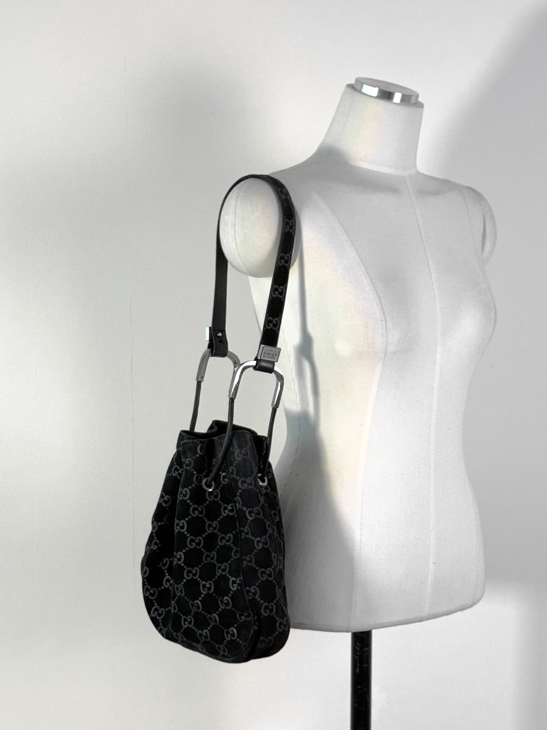 Gucci GG Suede Shoulder Bag 상품이미지2