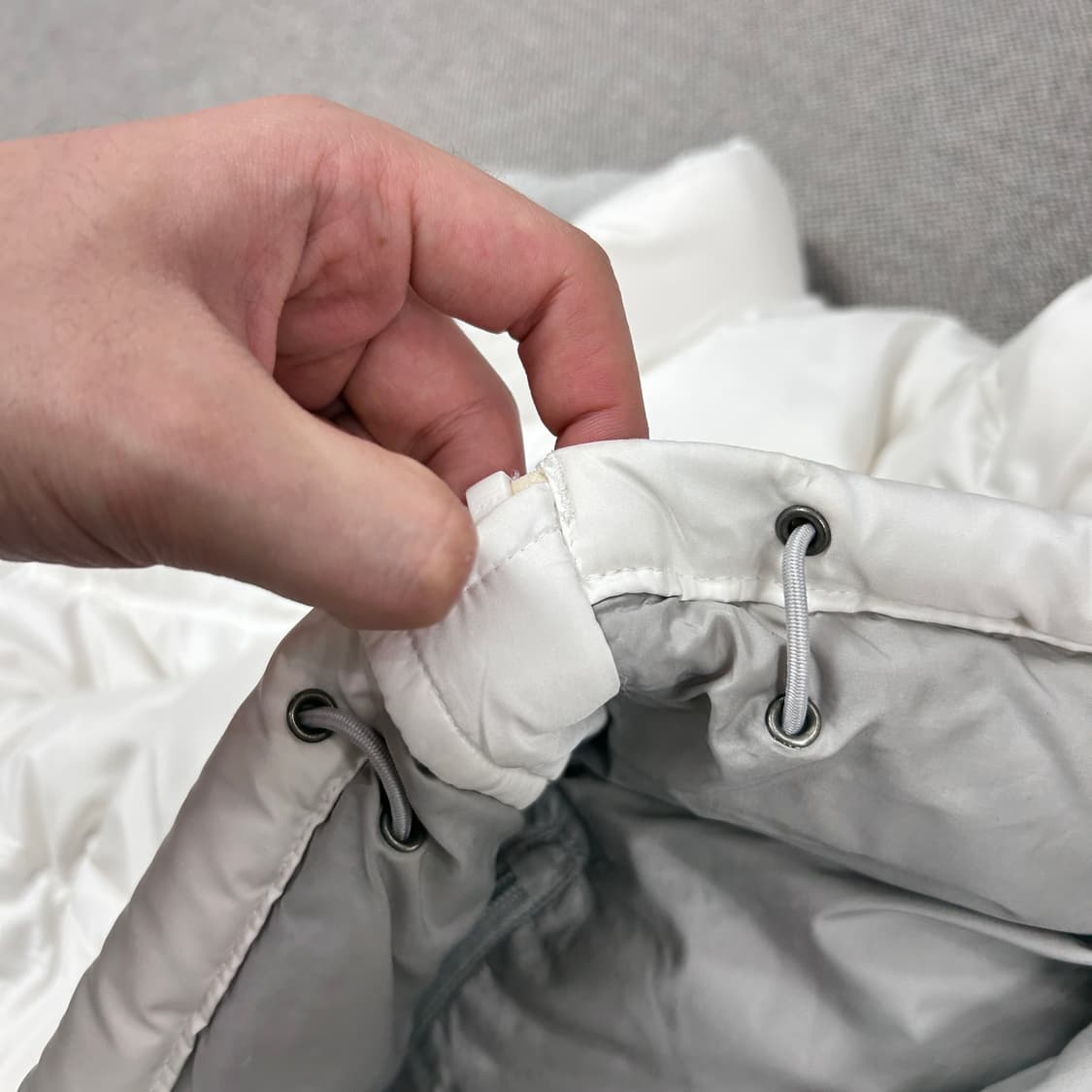 노스페이스 우먼스 화이트실버 눕시700 패딩(M) 상품이미지5