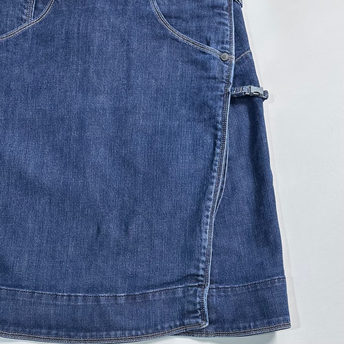 리바이스 엔지니어드 데님 스커트 상품이미지2