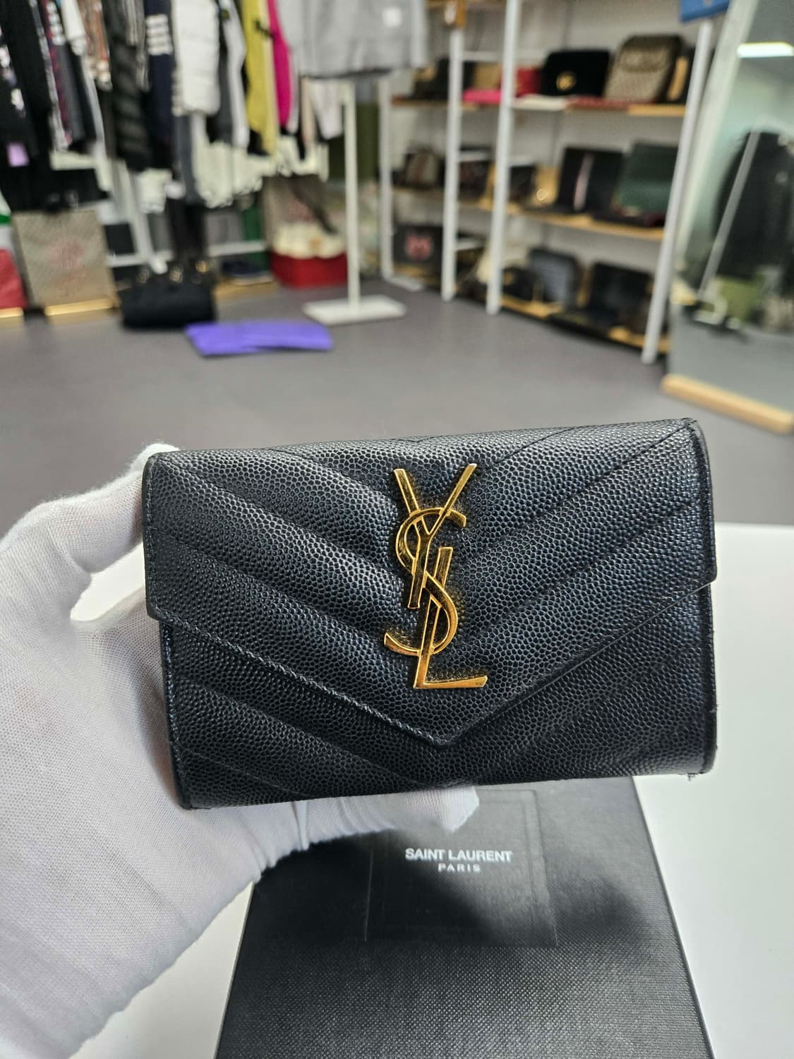 [50%할인] 입생로랑 엔벨로프 반지갑 상품이미지1