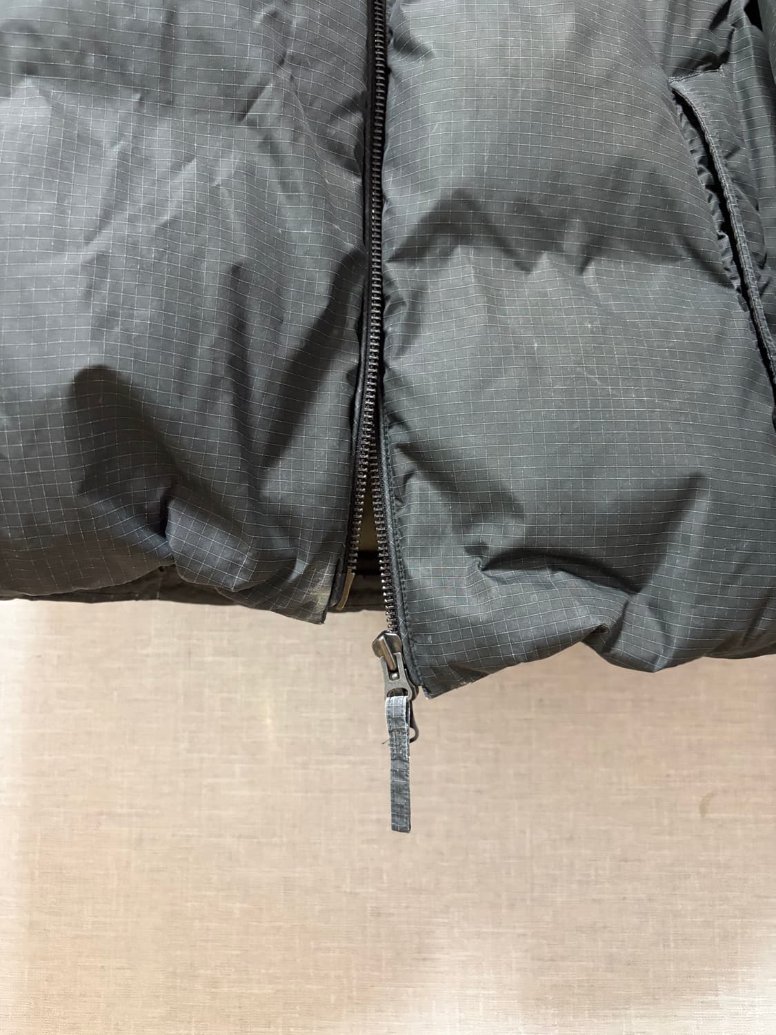 [M] 헤지스x하바티 구스다운 푸퍼 차콜 상품이미지5