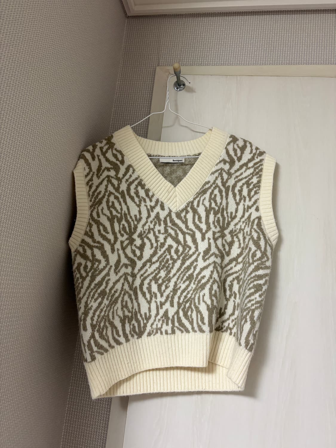 Bonispax 브이넥 세미크롭 니트조끼 상품이미지1