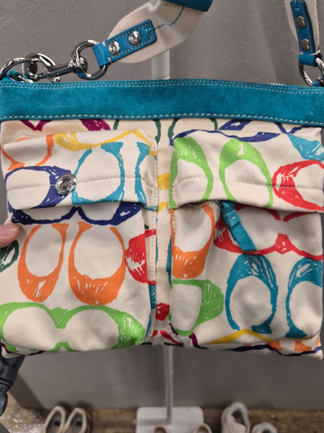 코치 멀티컬러 시그니처 크로스백 상품이미지6