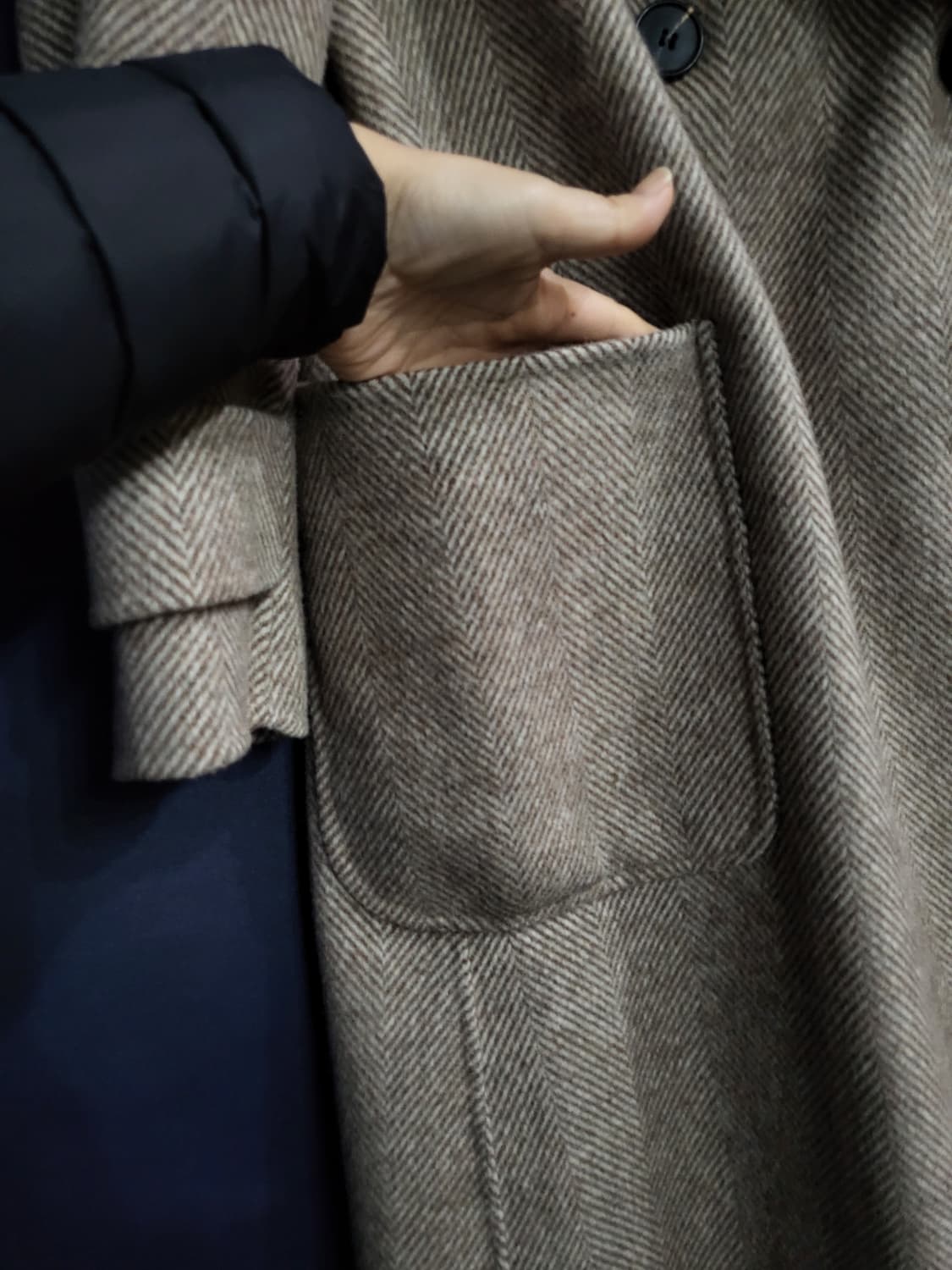 씨엠 컬렉션 헤링본 울100 빅 포켓 코트 상품이미지4