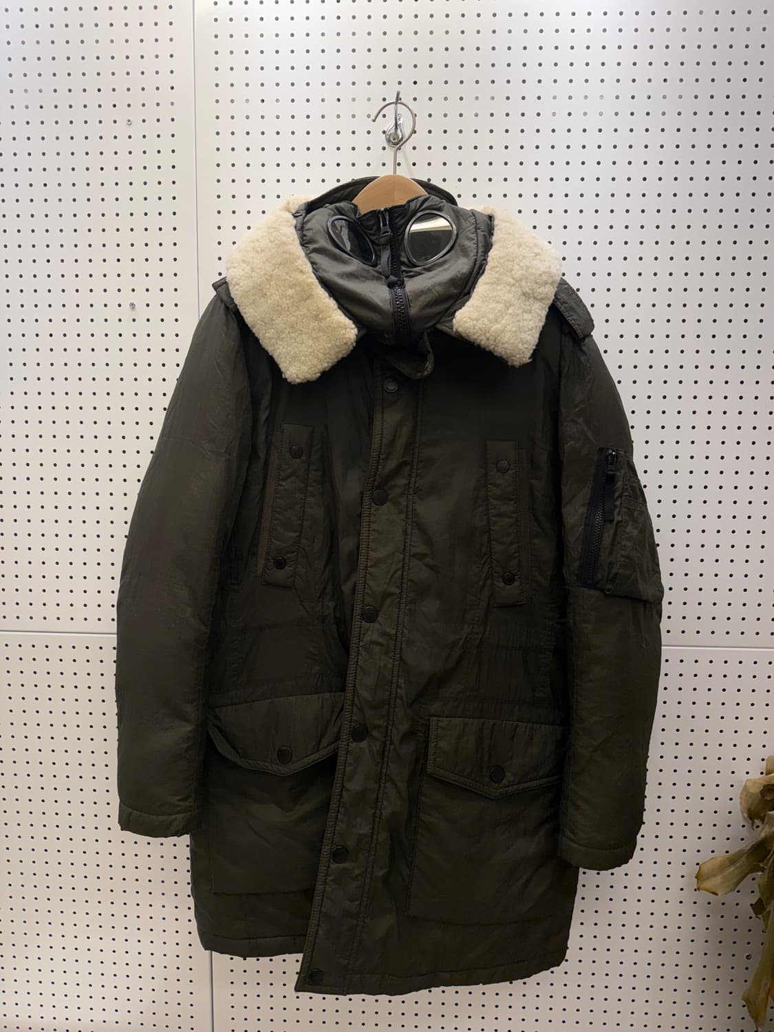 Cp컴퍼니 양털 고글 노르지 덕다운 롱패딩 U154 상품이미지3