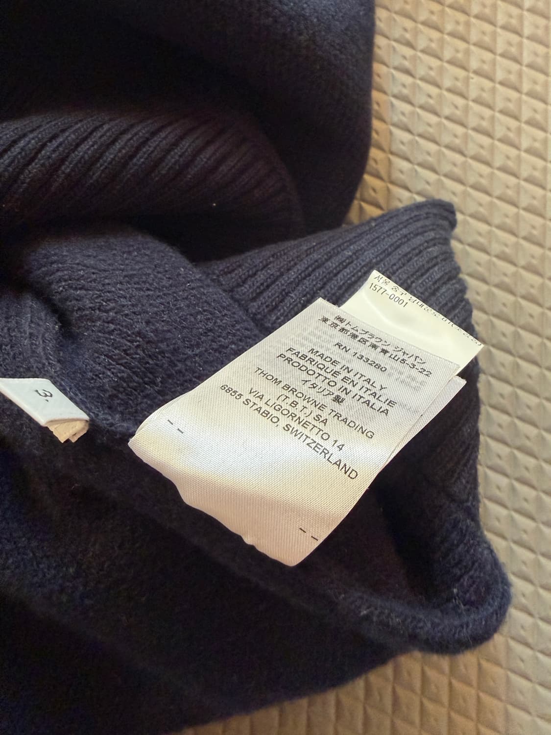 [정품 새상품]톰브라운 백삼선 니트  상품이미지4