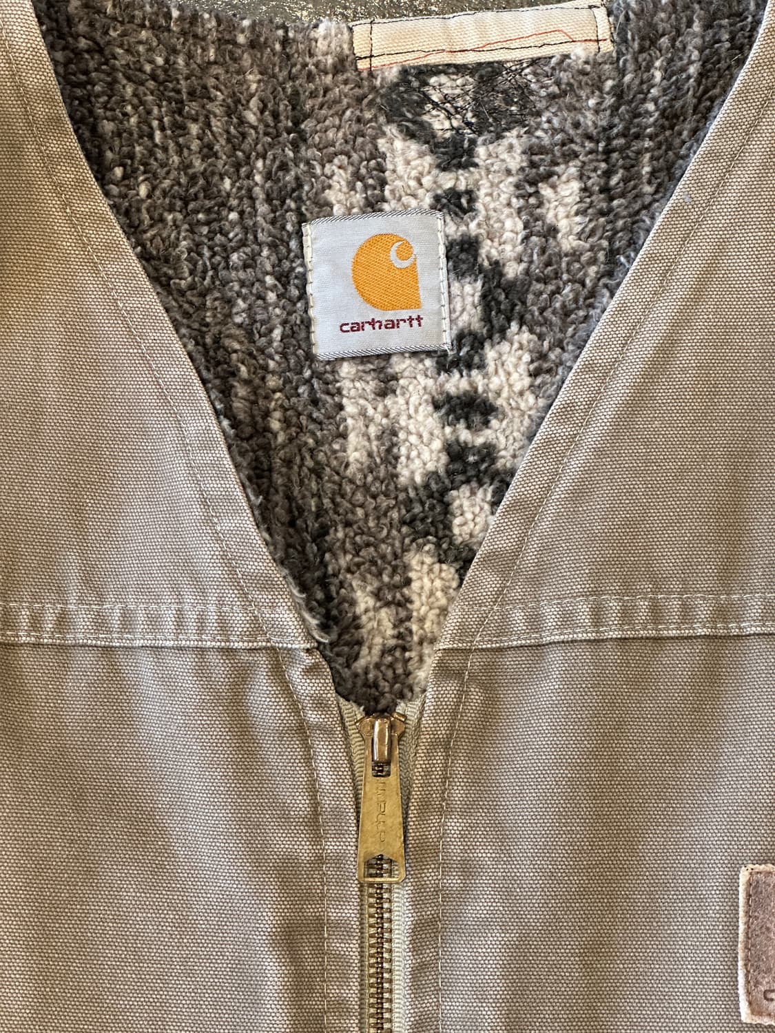 칼하트 V01  디스트레스드 워크베스트 L 상품이미지5