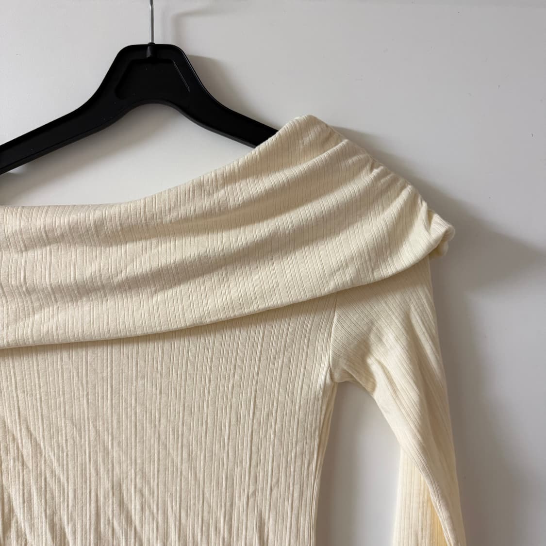 새상품 여자 오프숄더 밑단 쉬폰 긴팔티 상품이미지4