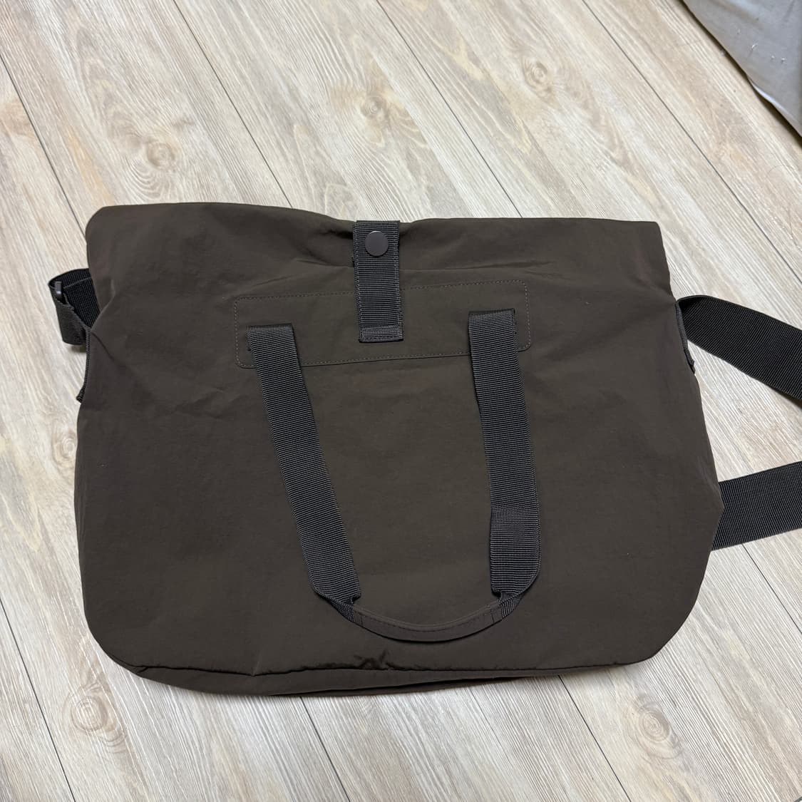 os) 69,000원 유니클로 u 롤백 브라운 상품이미지2
