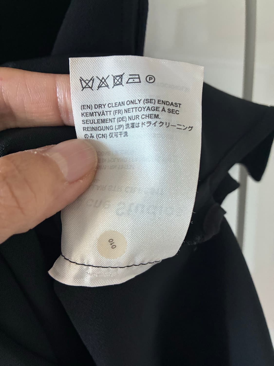 [Acne Studios] 아크네 비대칭 슬리브리스 탑 34 상품이미지5