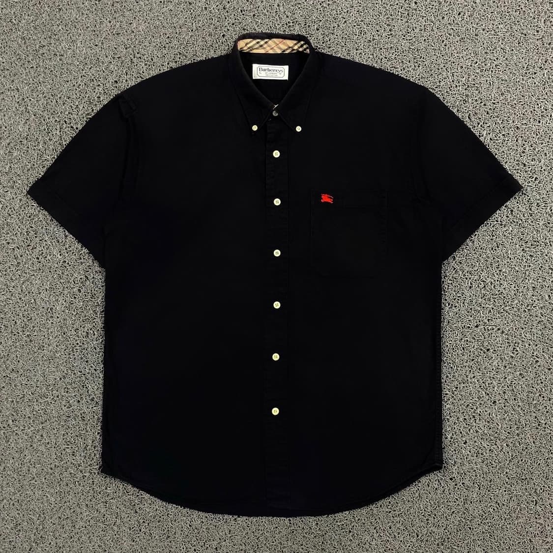 Burberry 자수로고 블랙 반팔셔츠 상품이미지1