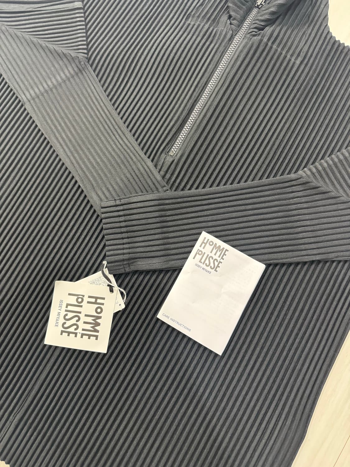 옴므플리세 이세이미야케 먼슬리 하프 집업 블랙 남성 상품이미지8