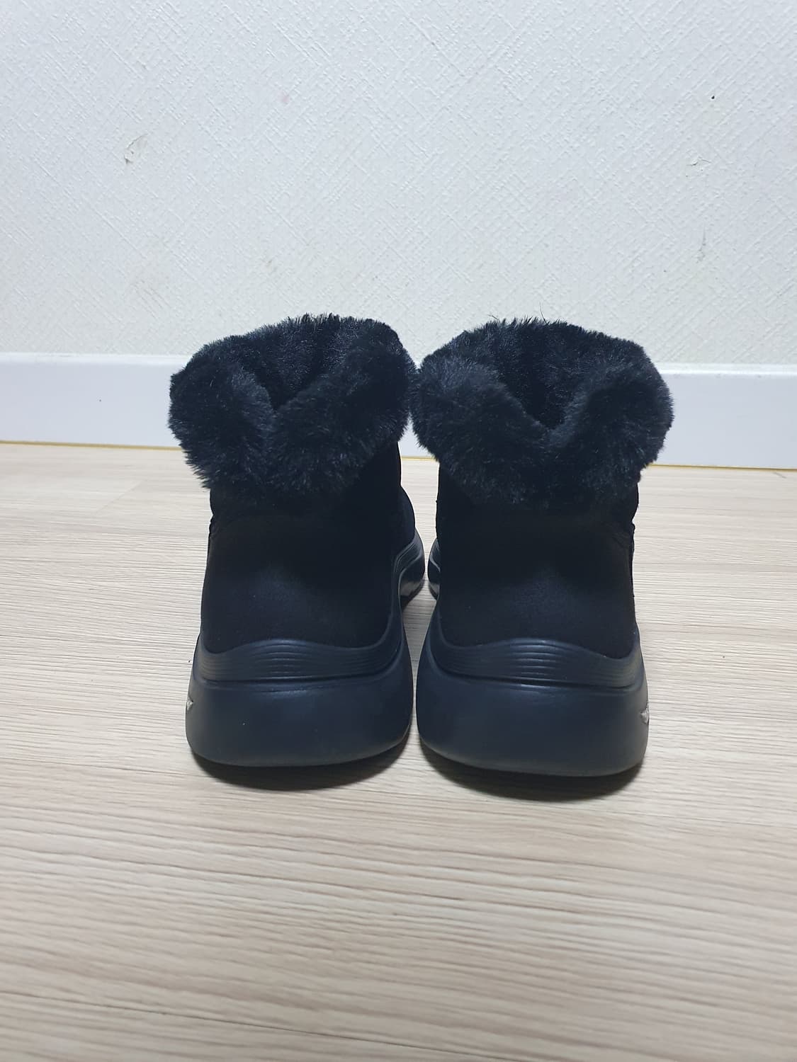 스케쳐스 아치핏 여성 털 부츠 블랙 235 상품이미지5