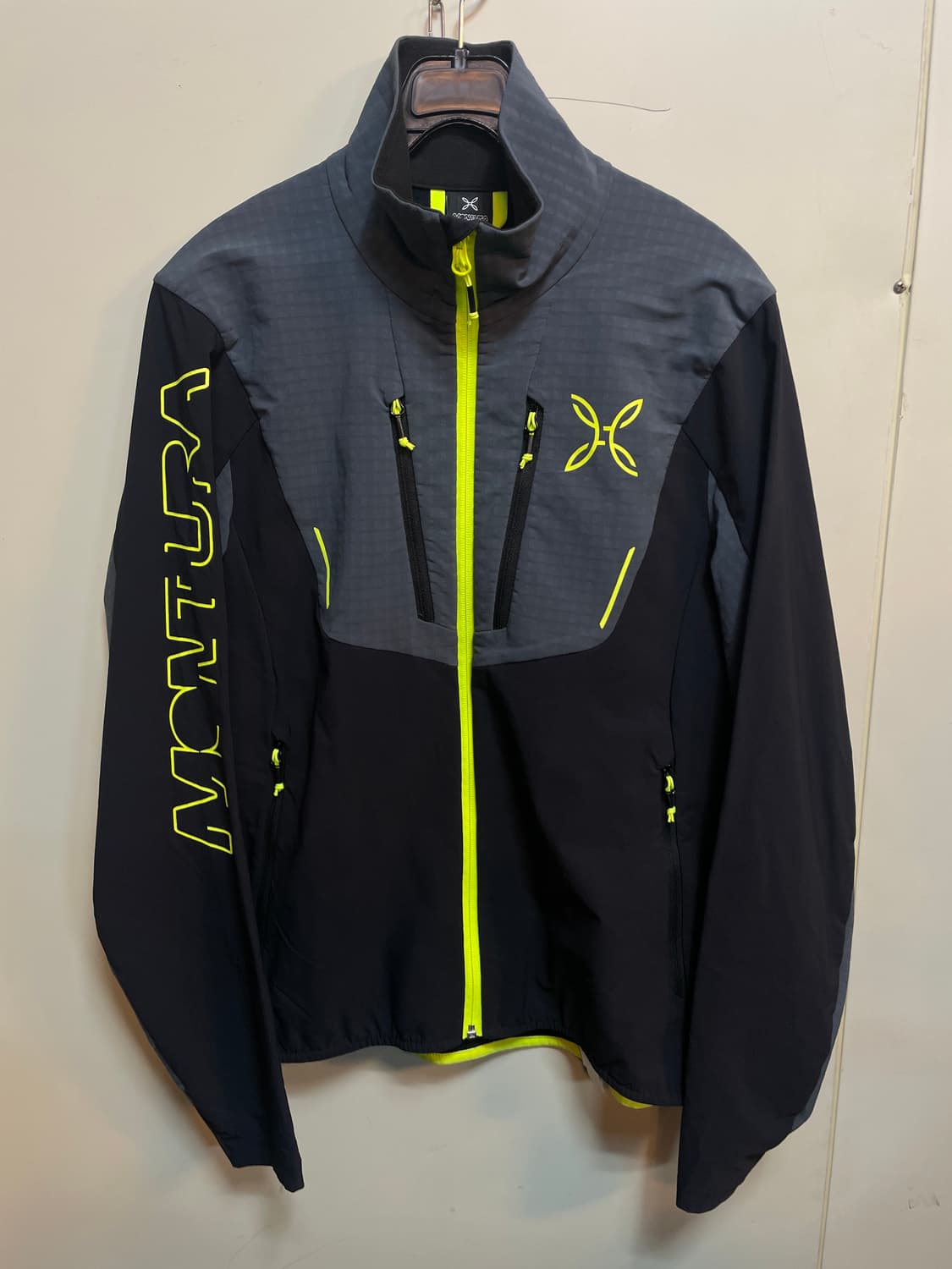 몬츄라 집업 상품이미지1