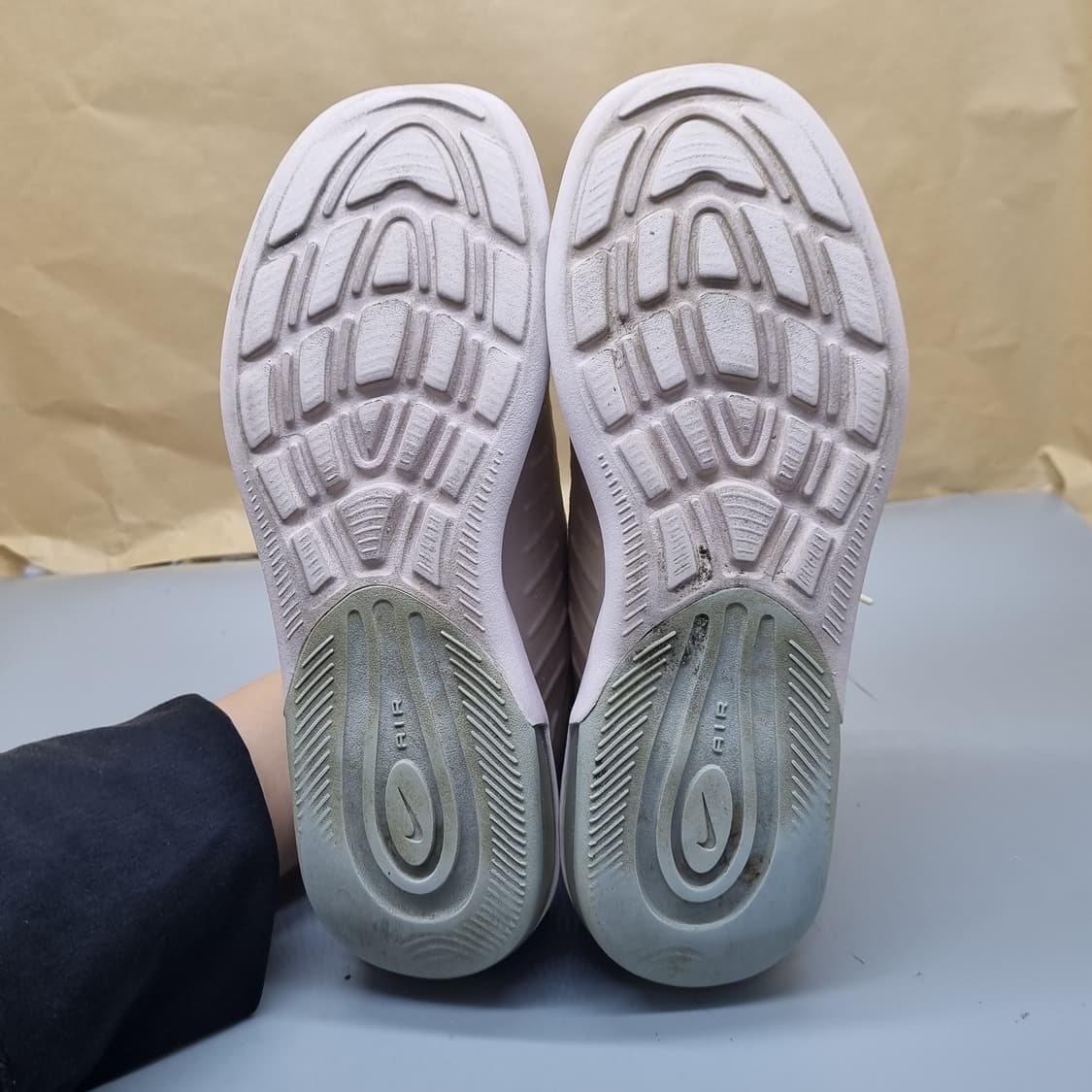 나이키 에어맥스 엑시스 핑크 여성운동화240  상품이미지3