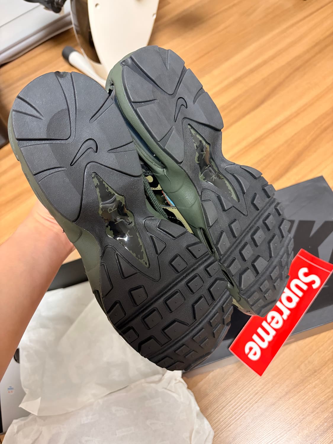 슈프림 에어맥스 96 카모 상품이미지5