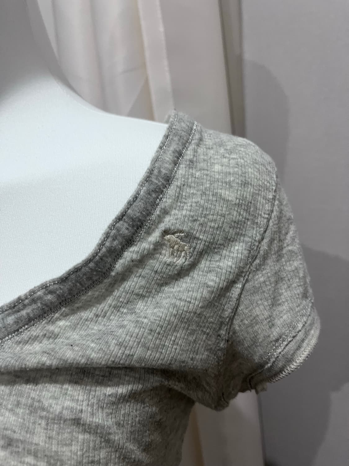 아베크롬비 그레이 딱붙탑 반팔 빈티지  상품이미지2