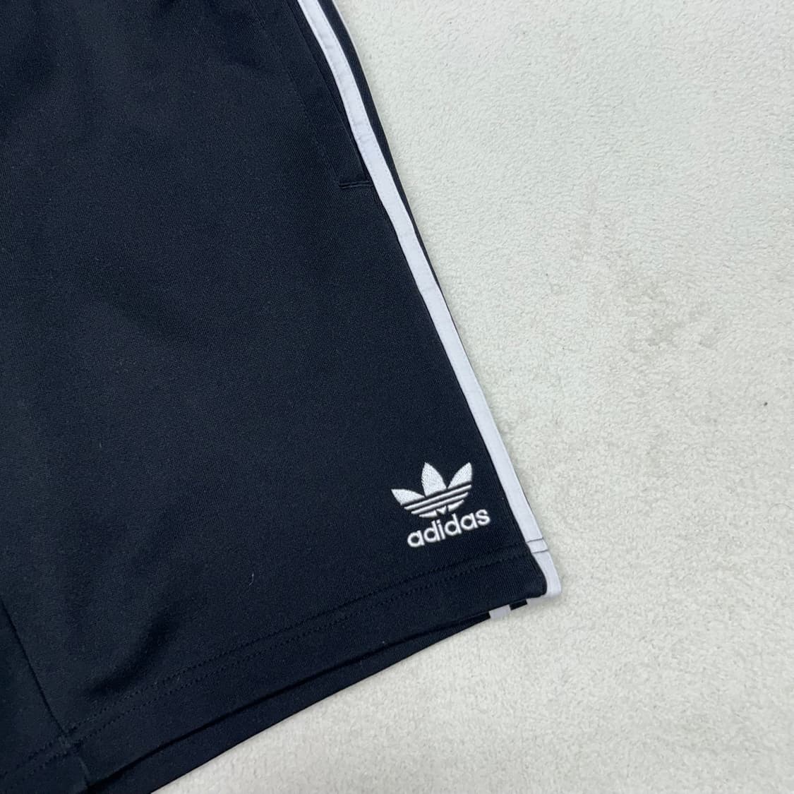 Adidas black firebird shorts 상품이미지4