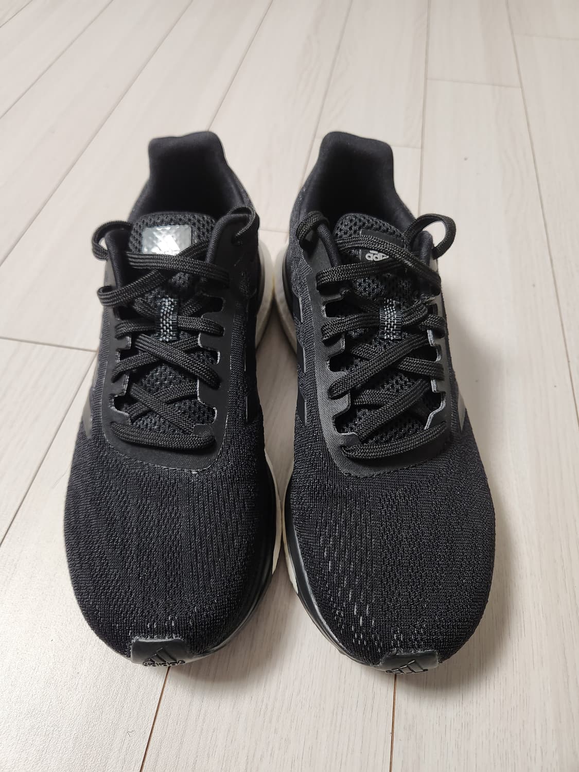 새상품급) 아디다스 운동화 리스판스 CQ0020 러닝화 사이즈240

러 상품이미지2