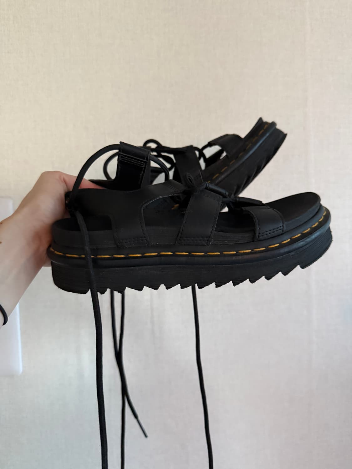 닥터마틴 나틸라 샌들 24641001 상품이미지1