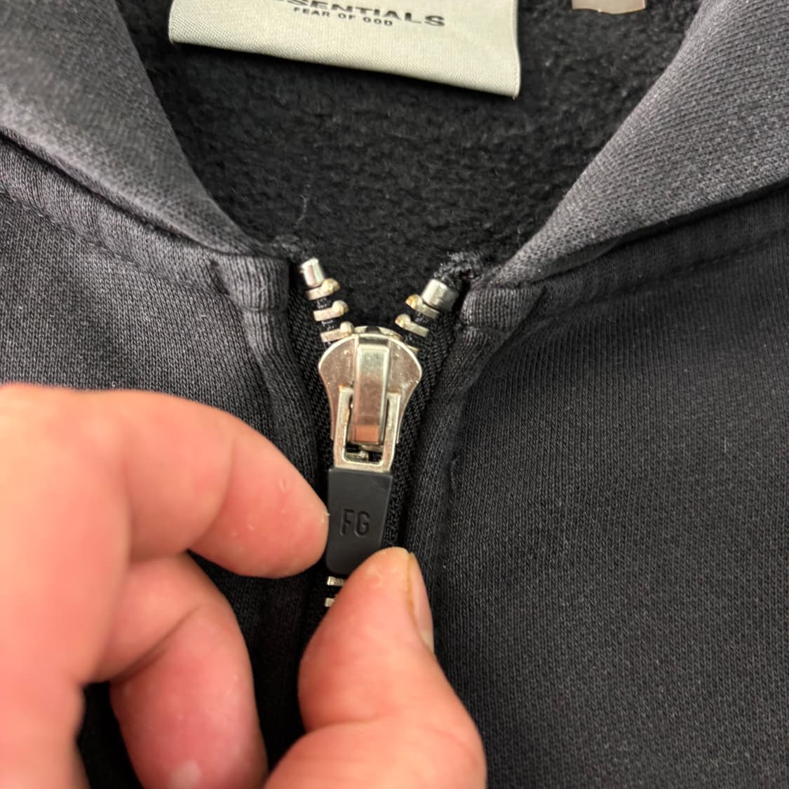 100 피오갓 에센셜 백로고 후드집업 상품이미지4