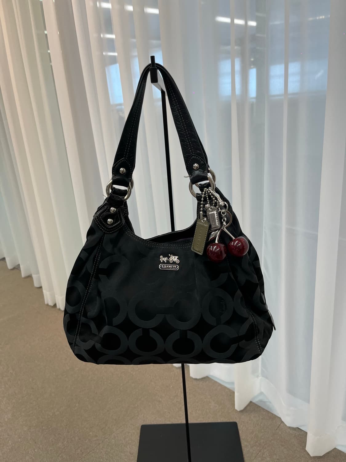 Coach Black Logo Shoulder Bag 상품이미지2