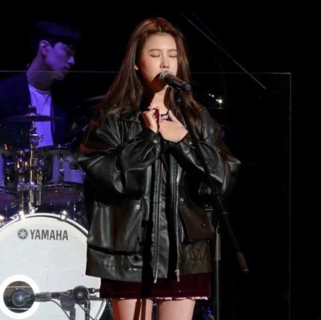 더와르 백예린 착용 라이더자켓 (착용샷ㅇ) 상품이미지6