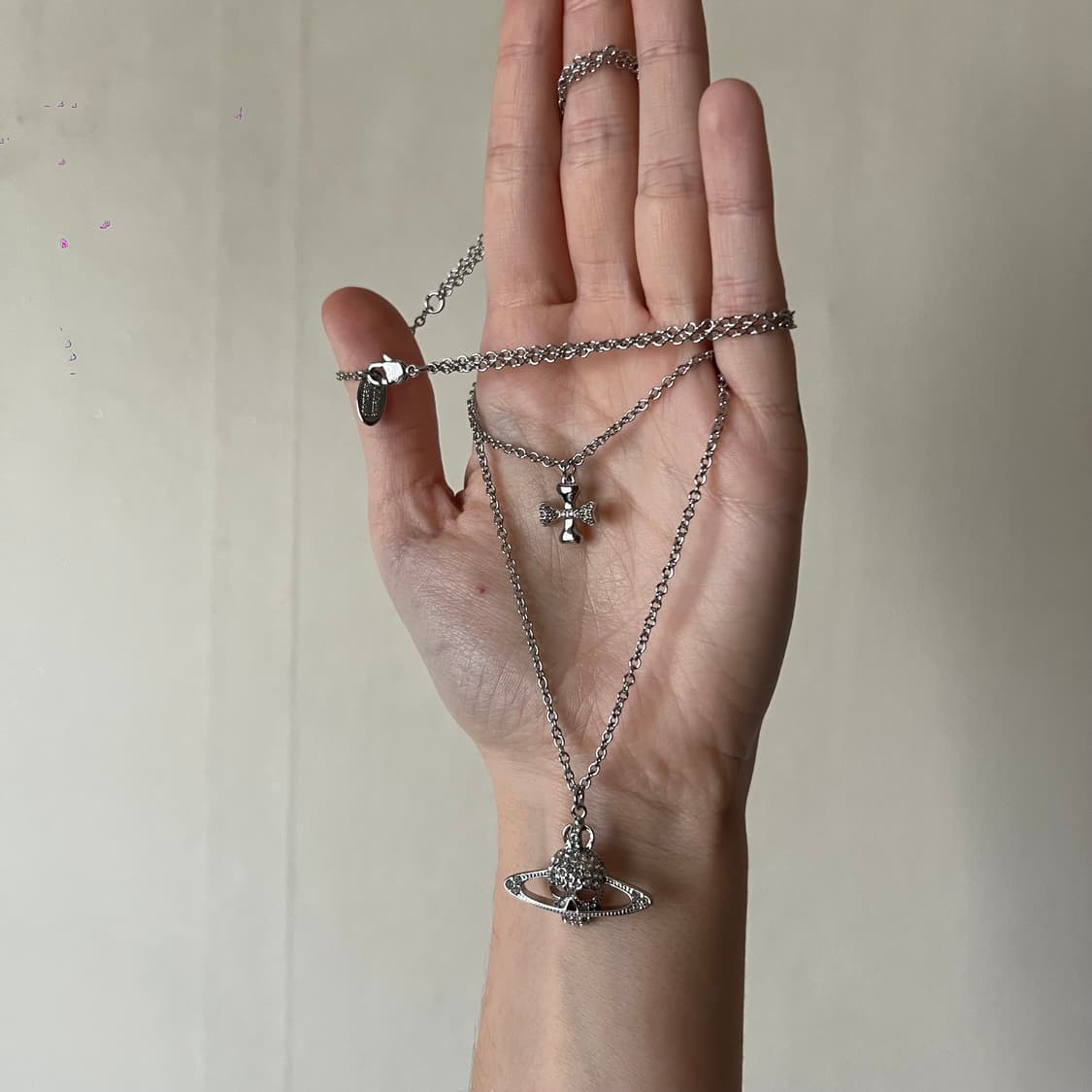 비비안웨스트우드 크리스털 스컬 크로스 더블 체인 네크리스  상품이미지4