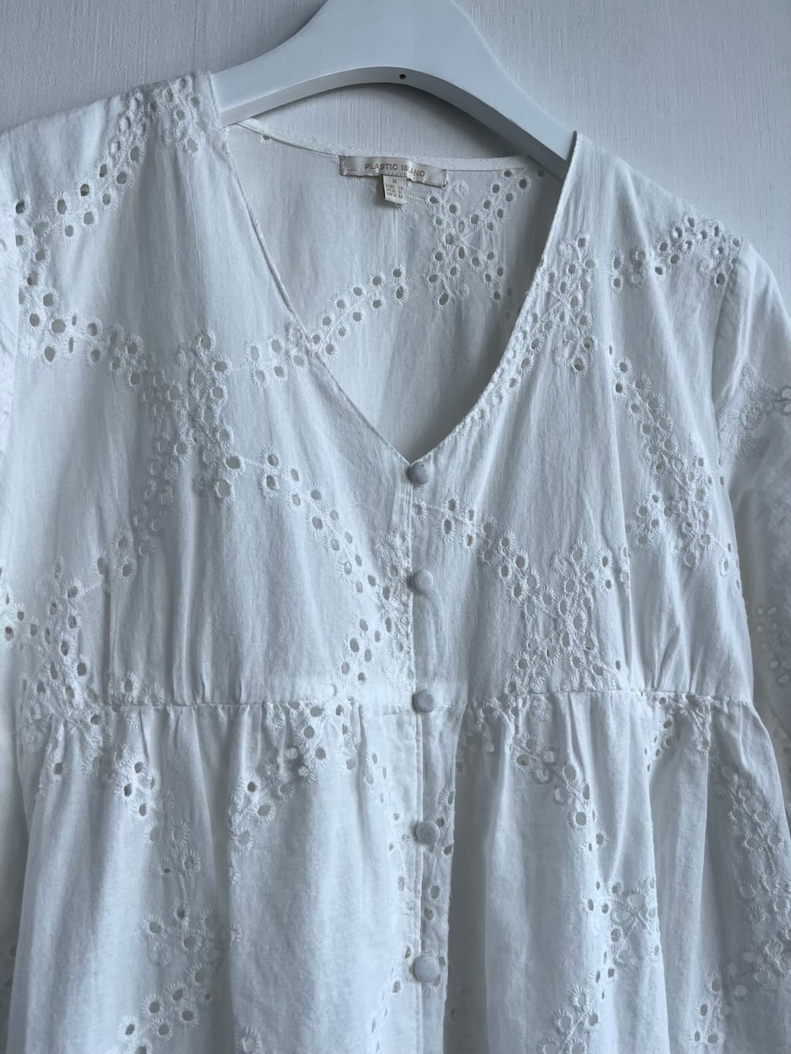 PLASTIC ISLAND 화이트 펀칭 블라우스 상품이미지2