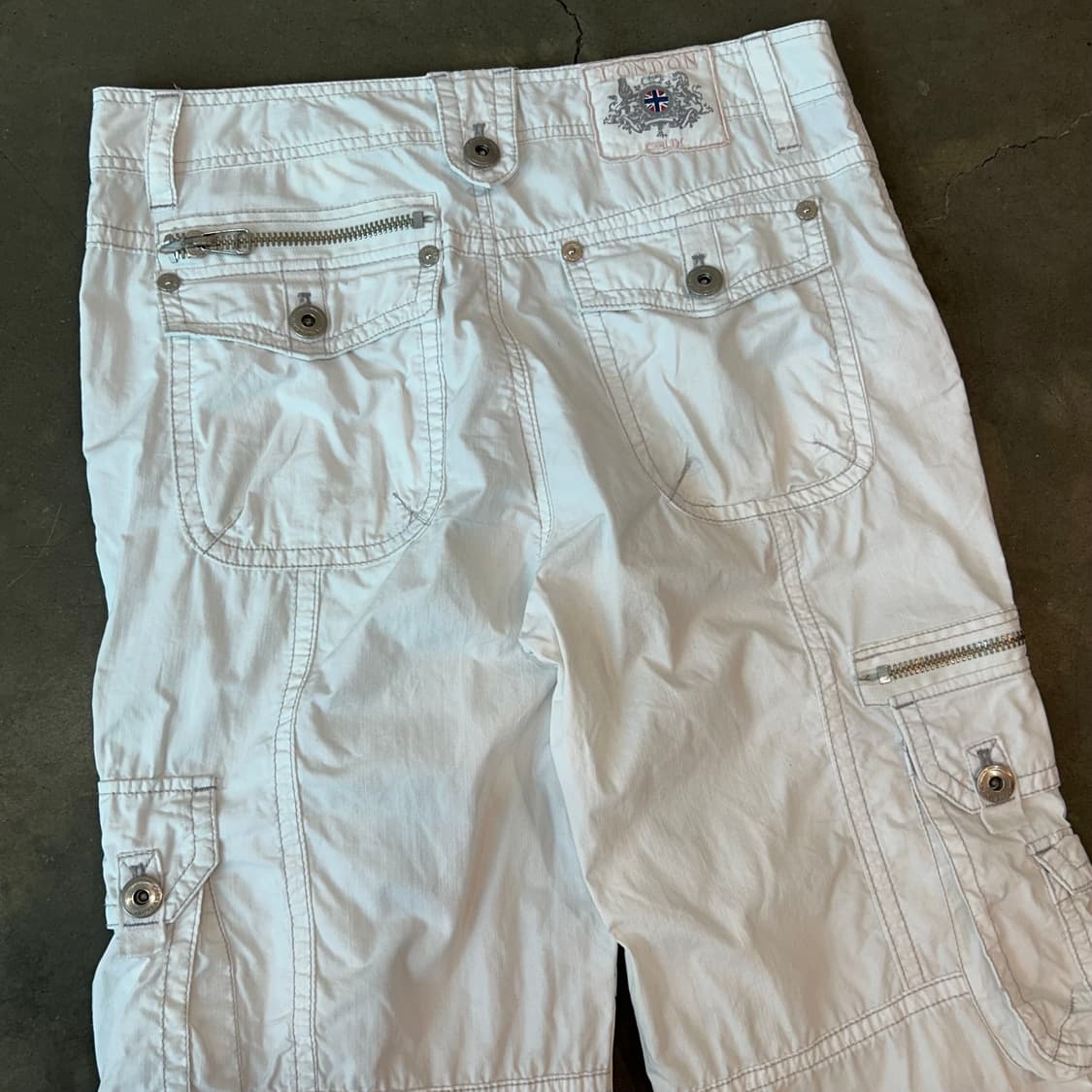 화이트 디테일 카고팬츠 상품이미지5