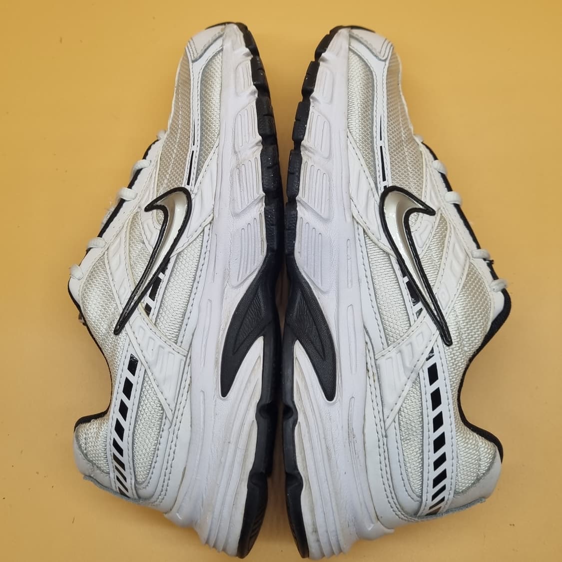 나이키 이니시에이터 화이트 운동화250  상품이미지5