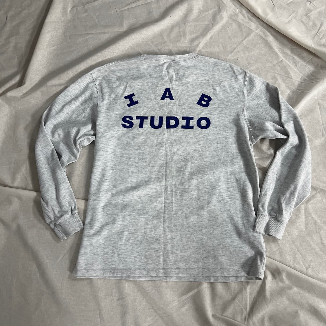 아이앱스튜디오 롱슬리브 그레이 L 상품이미지1