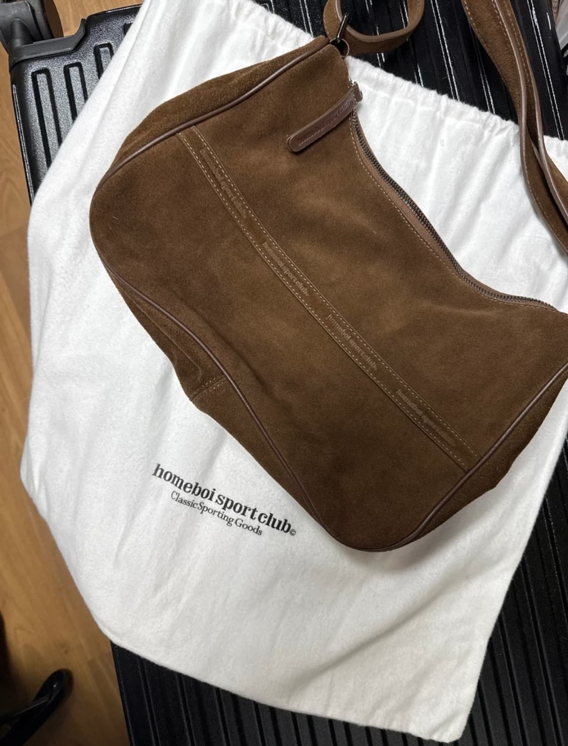 homeboi sport club 홈보이스포츠클럽 스웨이드 크로스백 숄더 상품이미지2