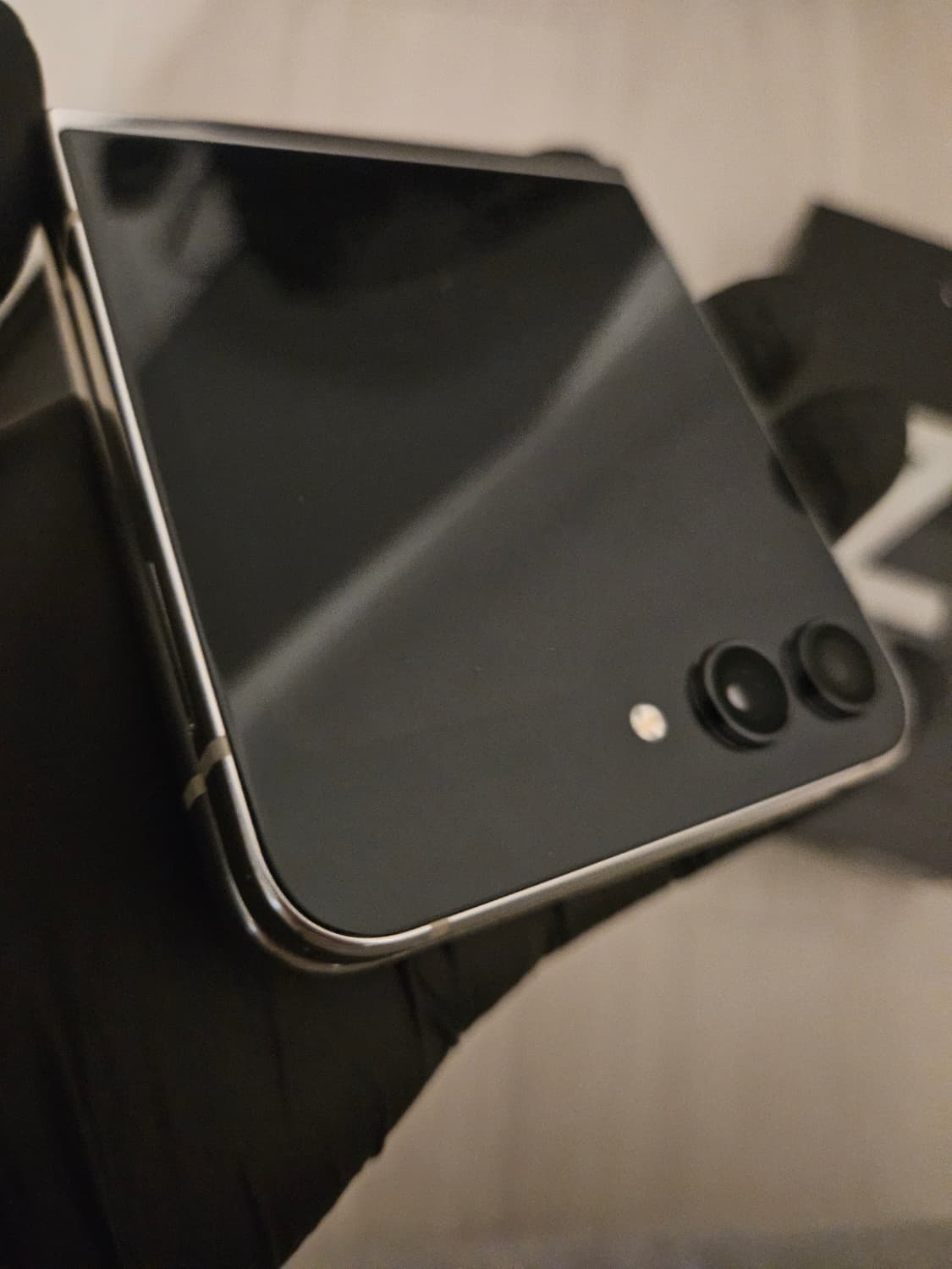 갤럭시 Z 플립5 크림 512gb 올갈이(올리퍼) 
 상품이미지2