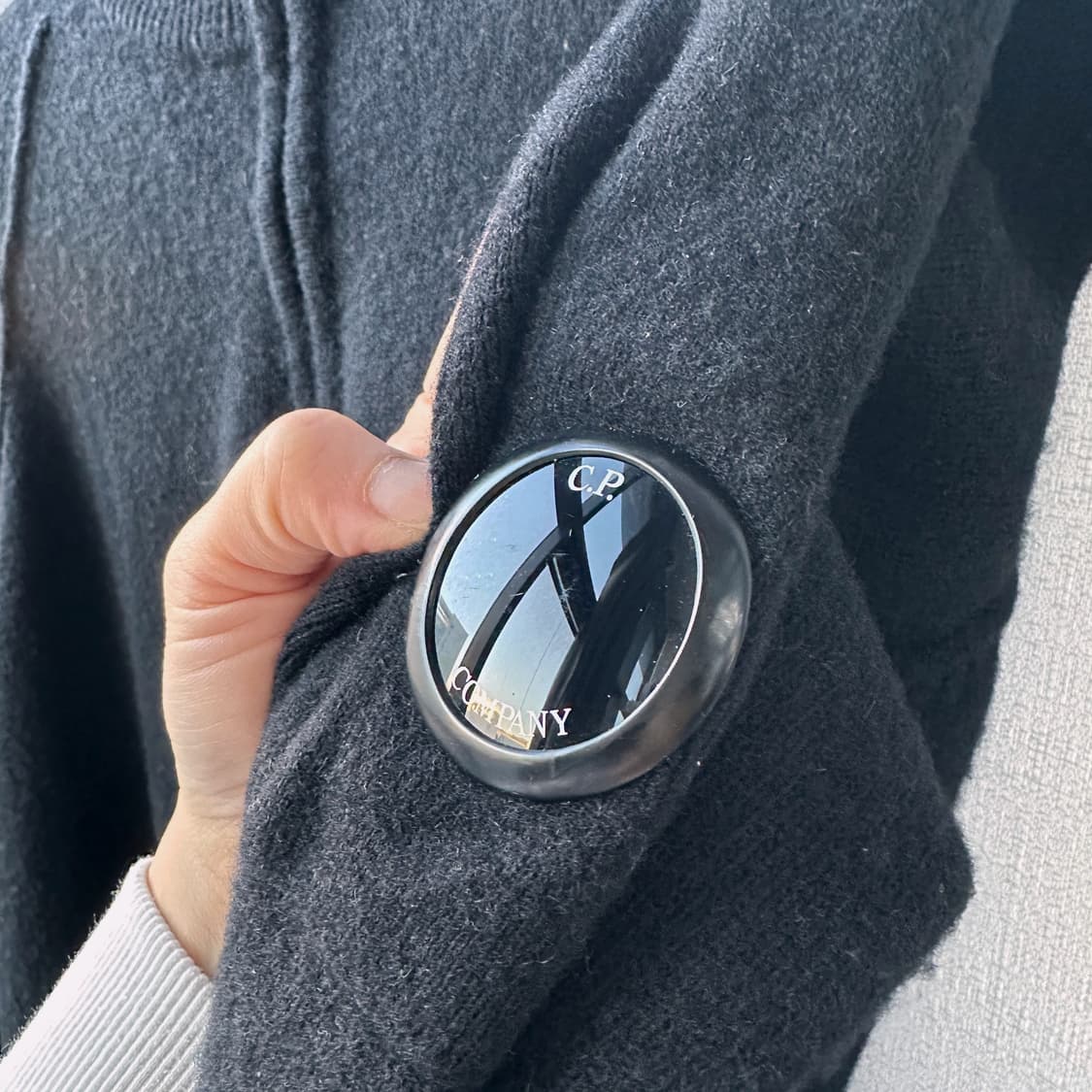 CP Company 렌즈 패치 울혼방 하프 집업 스웨터 블랙 50 상품이미지6
