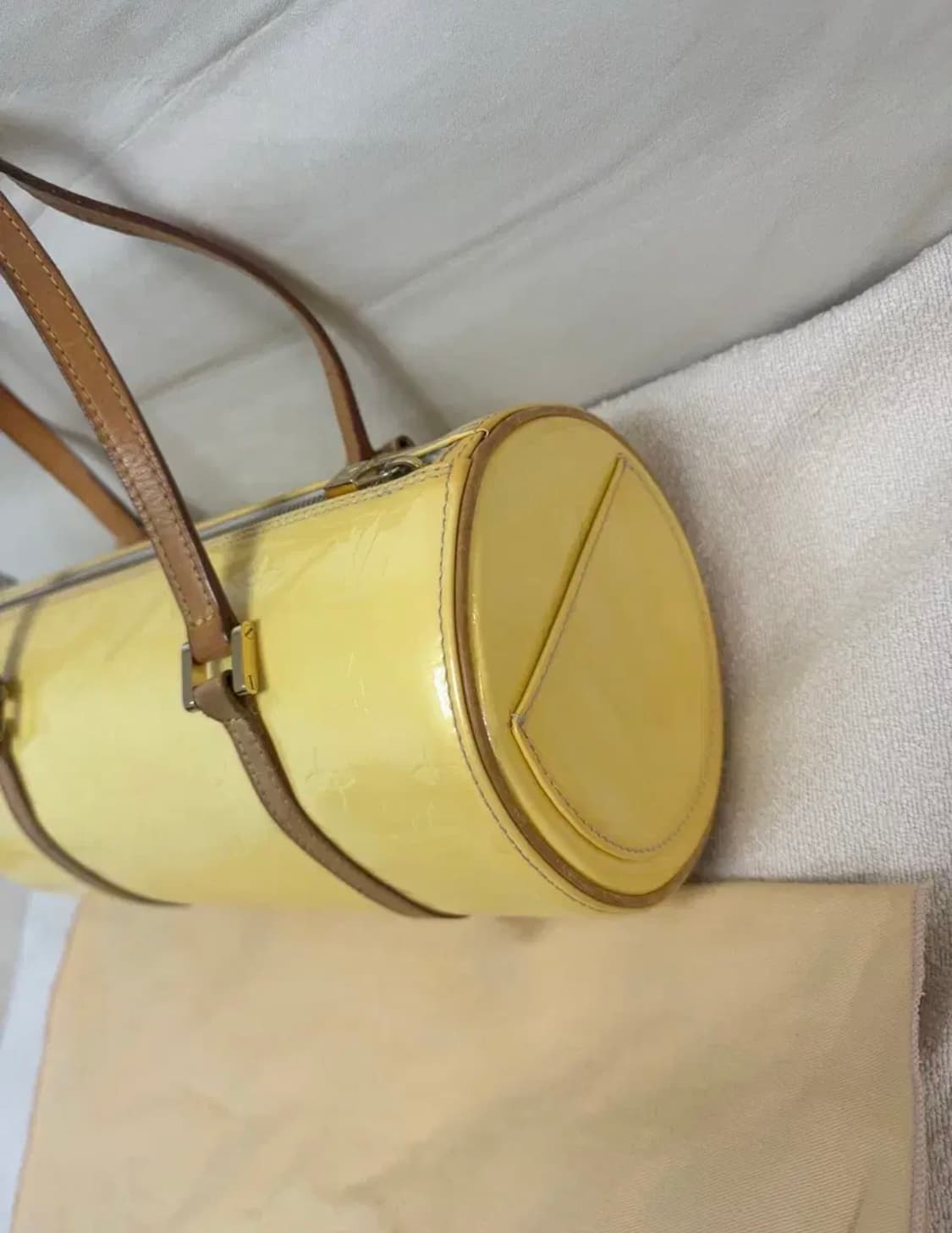 루이비통 모노그램 베르니 베드포드 원통백 옐로우 상품이미지5