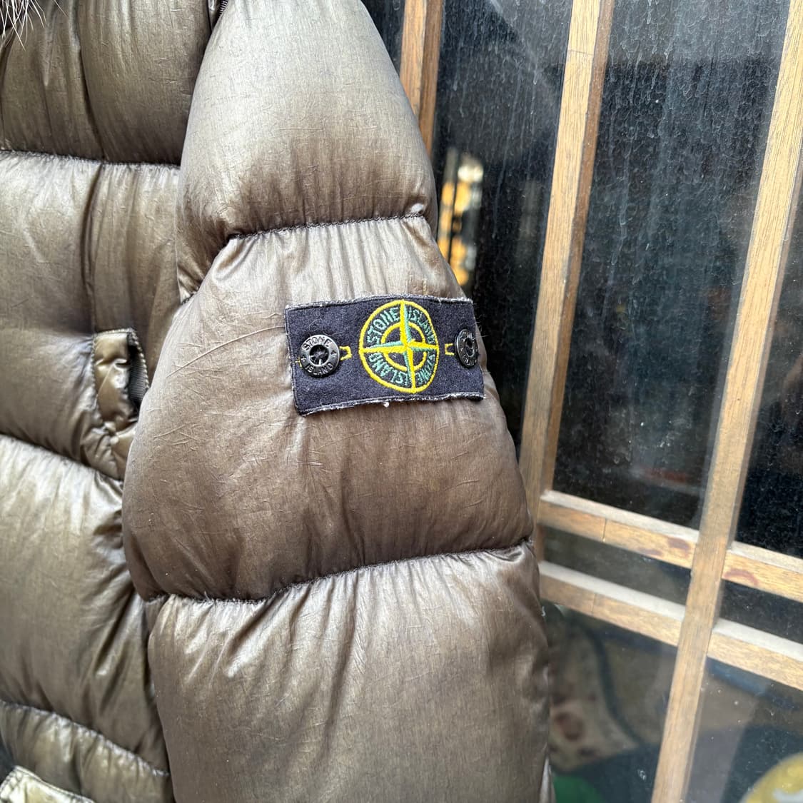 스톤아일랜드 코요테 털(탈부착) 후드 다크 올리브 워싱 푸퍼 자켓 상품이미지3