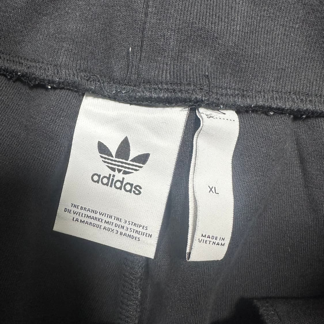 ✨ (바배) 아디다스 스트립스 삼선 블랙 숏 팬츠 상품이미지3