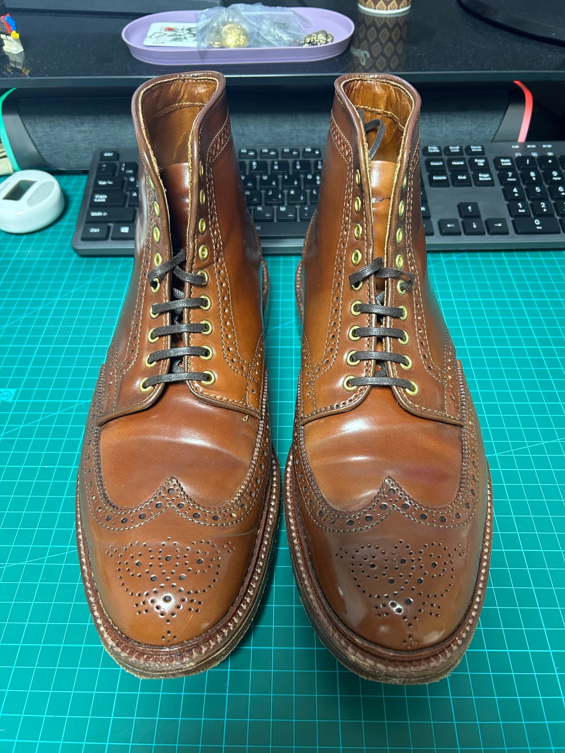 알든 아마레또 쉘 코도반 윙팁 부츠 상품이미지1