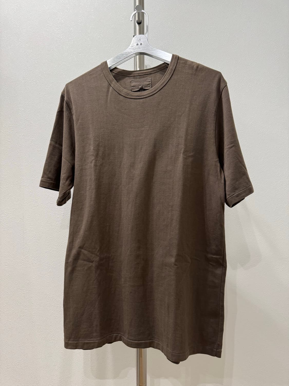 요코사카모토 머드 브라운 티셔츠 상품이미지1