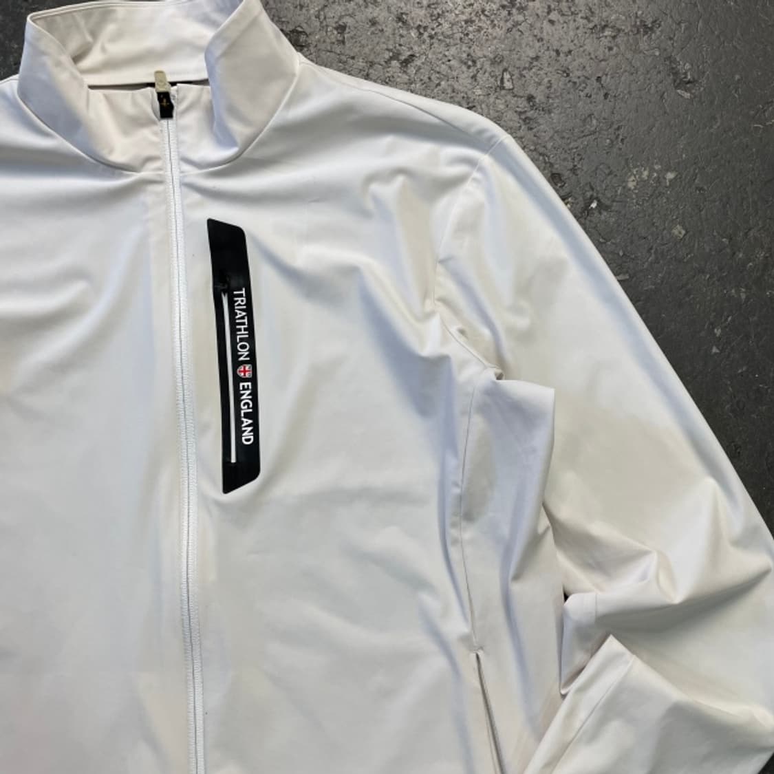 100 데상트 잉글랜드 집업  상품이미지2